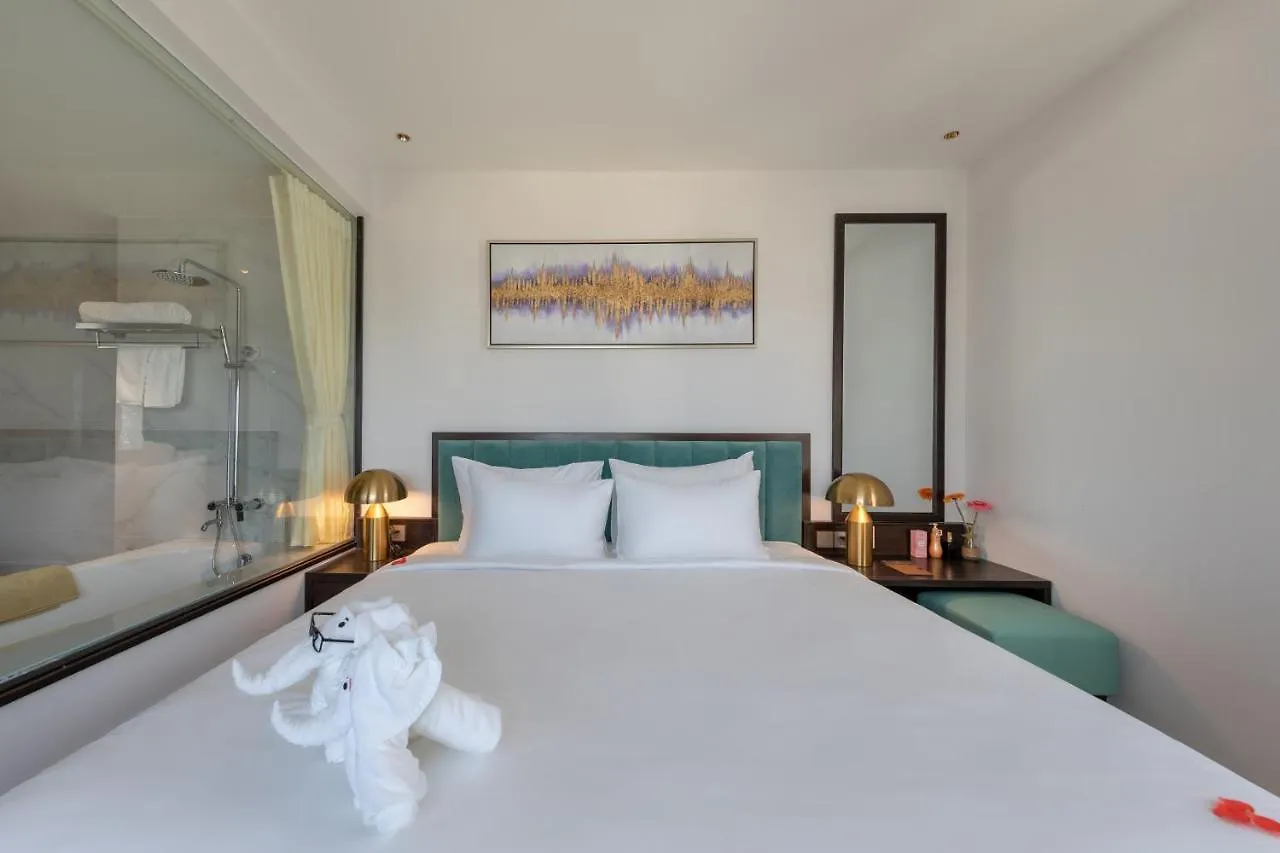 Cordial Grand Hotel Da Nang Beach 4*,