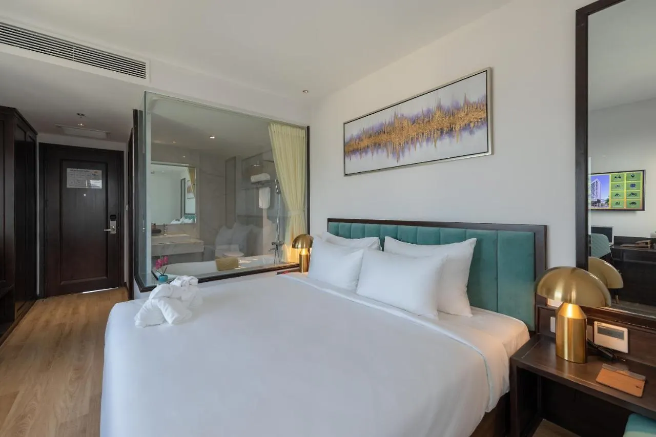 Cordial Grand Hotel Da Nang Beach 4*,
