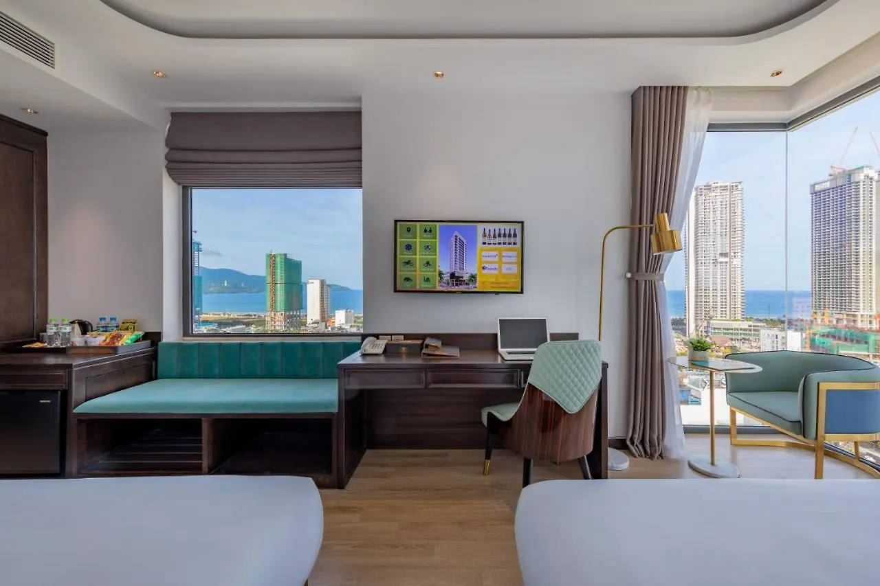 Cordial Grand Hotel Da Nang Beach - Infinity Rooftop Pool