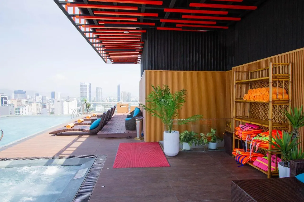 Cordial Grand Hotel Da Nang Beach - Infinity Rooftop Pool