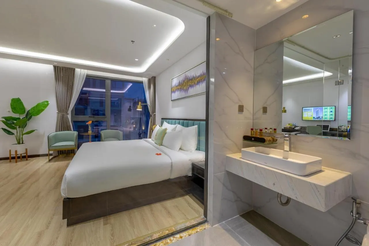 Cordial Grand Hotel Da Nang Beach - Infinity Rooftop Pool