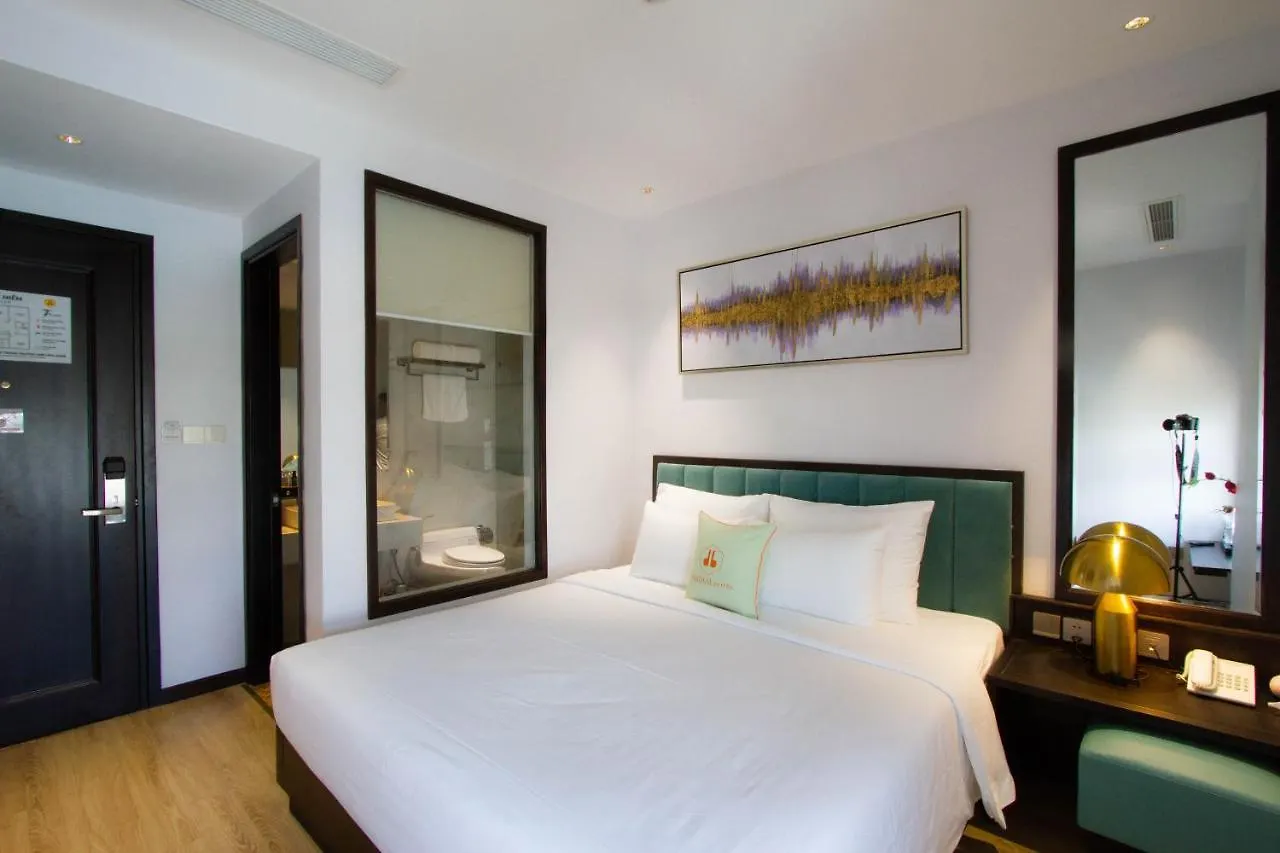 Cordial Grand Hotel Da Nang Beach