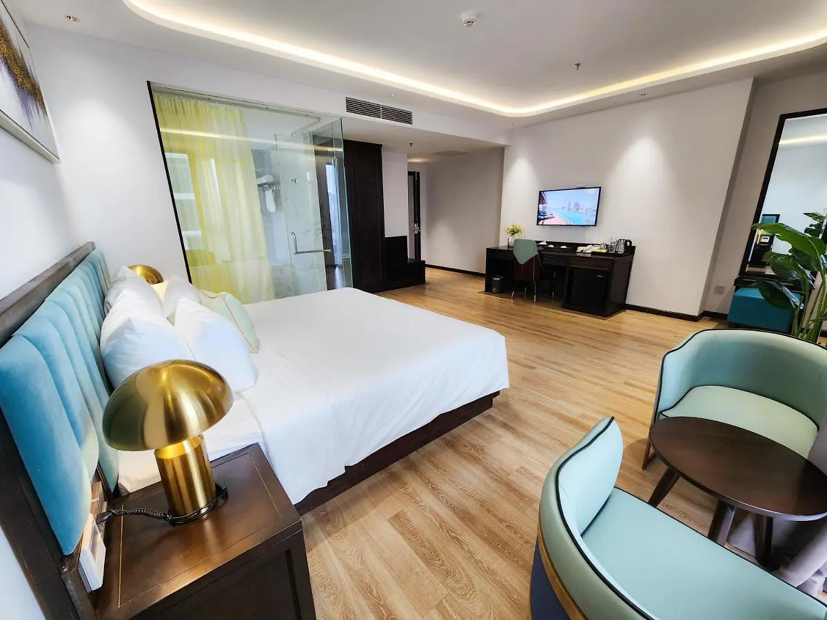Cordial Grand Hotel Da Nang Beach 4*,